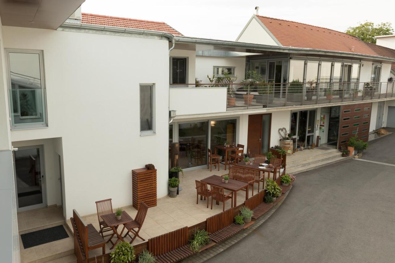 Iby-Lehrner Wein-Gut Und Wein-Traeumerei Horitschon Exterior photo